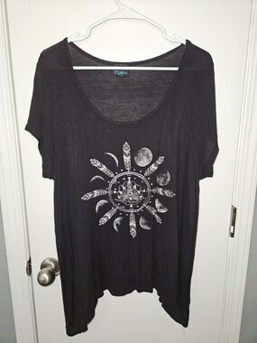 rue21 Black Short Sleeve Graphic Scoop Neck Tee